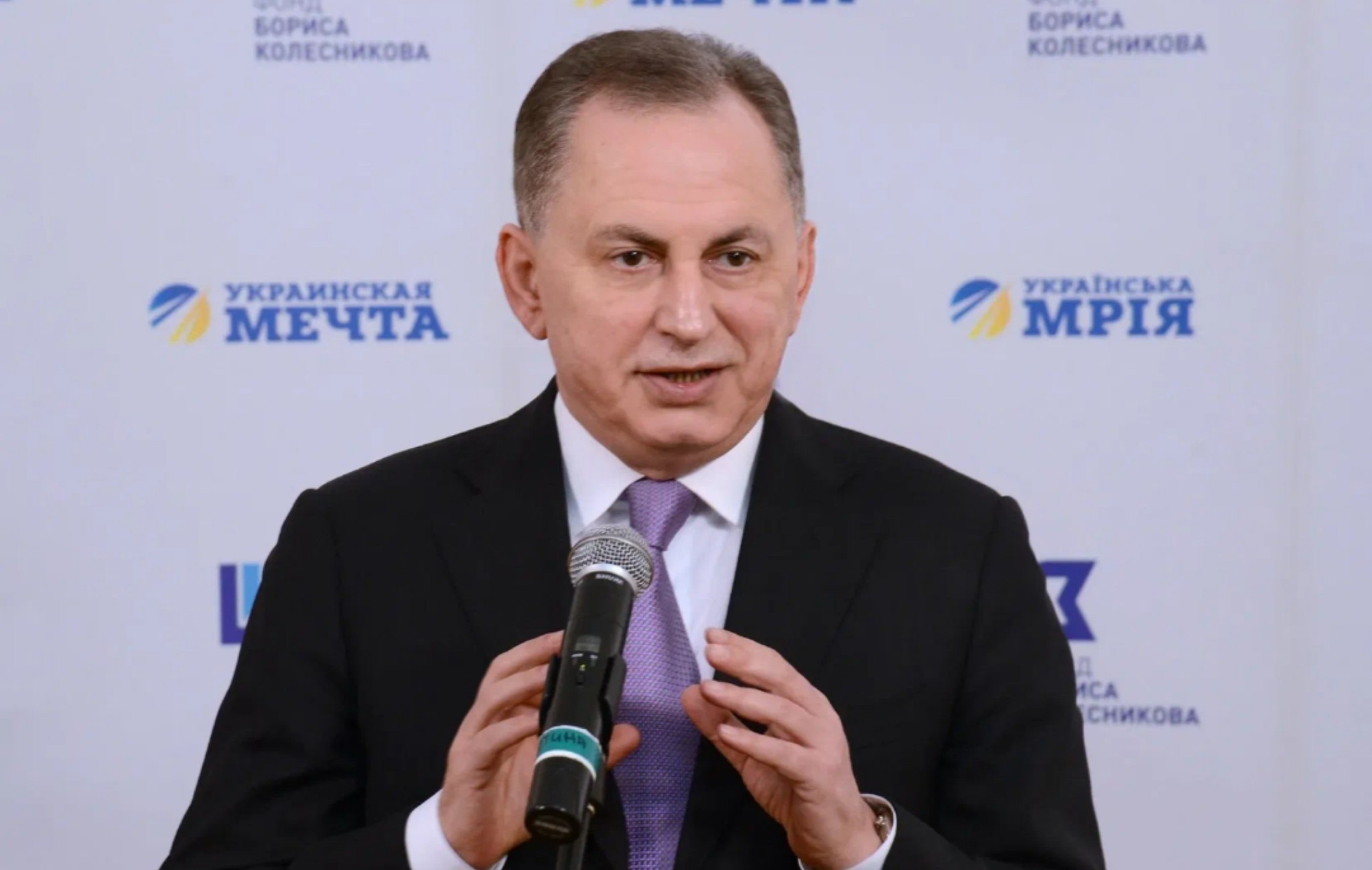 В Курске бывший владелец Донецкой кондитерской фабрики "Конти" Борис Колесников объявлен в федеральный и межгосударственный розыск по обвинению в содействии терроризму Ленинский районный суд Курска заочно избрал обвиняемому в содействии террористической деятельности бенефициарному владельцу кондитерского холдинга гражданину Украины соратнику Виктора Януковича — Борису Колесникову меру пресечения в виде заключения под стражу, ему грозит пожизненное лишение свободы, сообщили в пресс-службе курских судов. Говно, оно и в Африке говно.