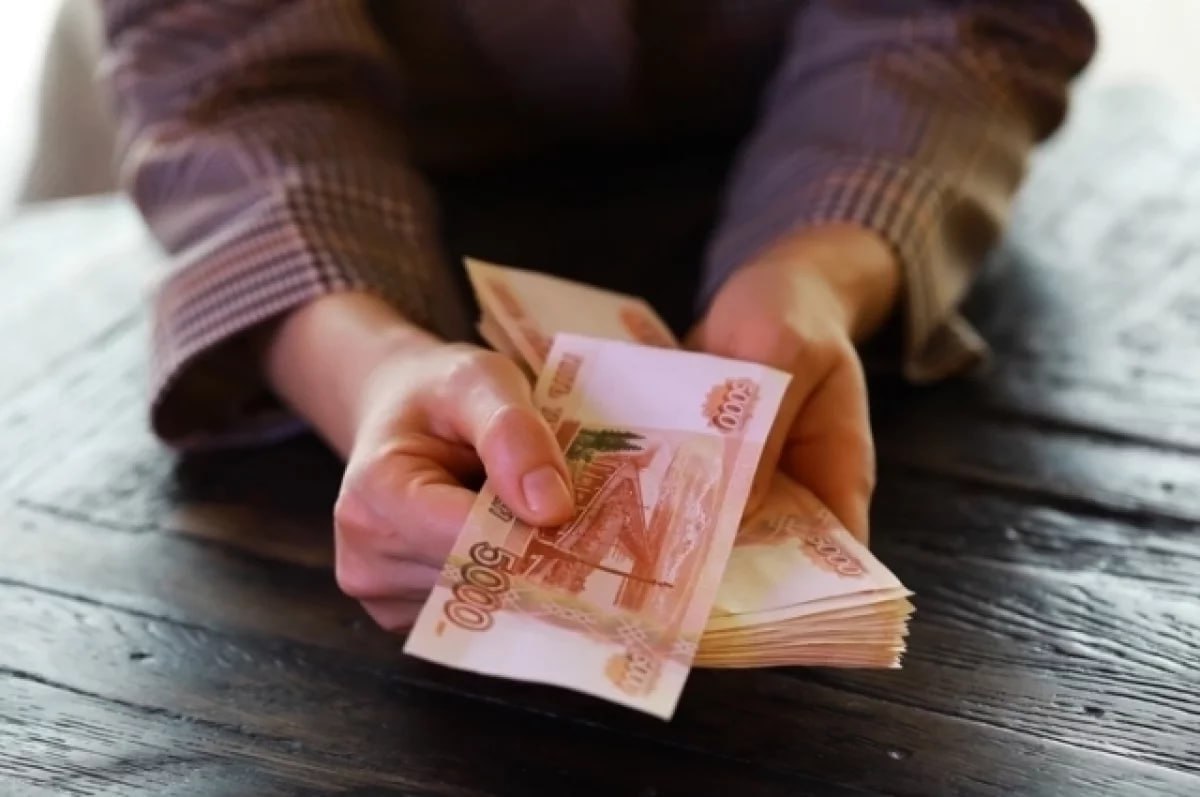 Кировчанин заплатил алименты чтобы не лишиться автомобиля Мужчина не платил алименты на содержание двоих детей и накопил задолженность свыше 300 тысяч рублей Однако когда судебные приставы хотели арестовать автомобиль Renault Kaptur принадлежащий должнику мужчина оплатил всю задолженность и исполнительский сбор Подписаться