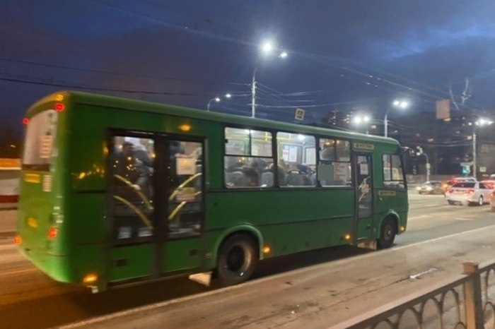 В Свердловской области мигрантам могут запретить работу в общественном транспорте  В Свердловской области в ближайшее время могут запретить мигрантам работать в сфере общественного транспорта. Об этом заявила директор Союза автотранспортных предпринимателей Свердловской области Лилия Саранчук.