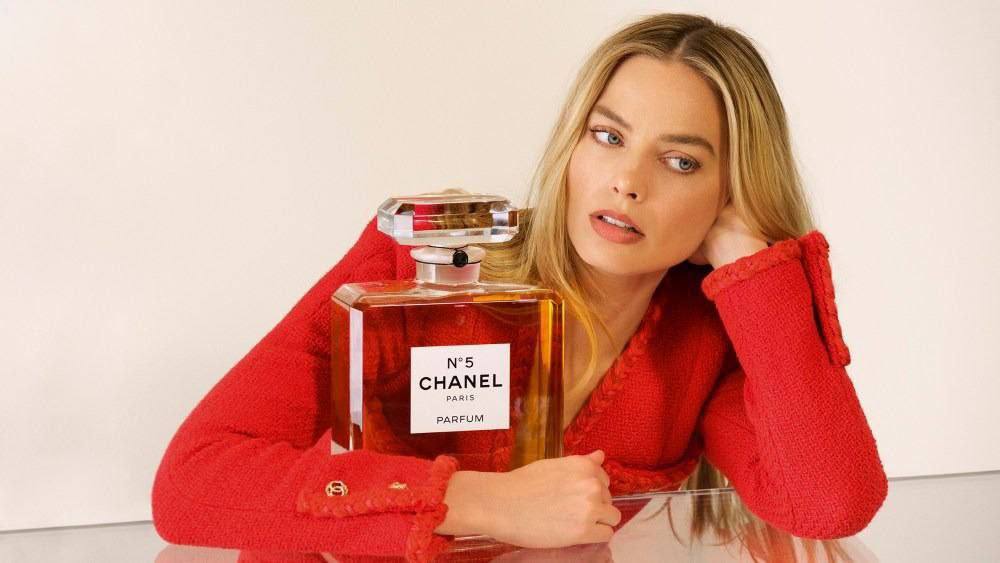 Марго Робби стала новым лицом культового аромата Chanel № 5