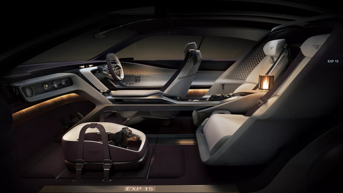 Bentley представила концепт EXP 15 — концепт своего первого электромобиля. В нём нет пассажирского сиденья — вместо этого в свободном пространстве можно разместить вещи или переноску с питомцем. Ещё у машины всего три двери — две спереди и одна сзади vc.ru/transport/2088512