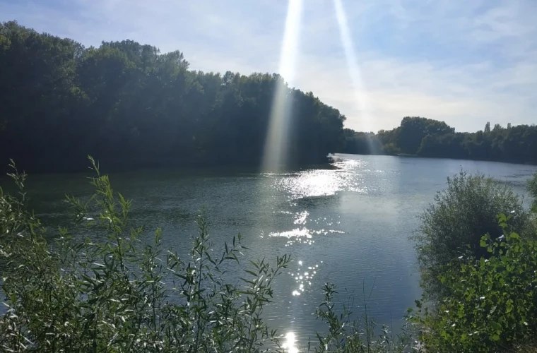 Ожидается повышение уровня воды в реке Днестр С 15 по 19 октября в реке Днестр ожидается повышение уровня воды до 2 4 метра из за увеличения сбросов на Новоднестровской ГЭС Гидрометцентр Приднестровья предупреждает что уровень воды будет зависеть от объёмов сброса и при их росте будет опубликован дополнительный прогноз Подписаться