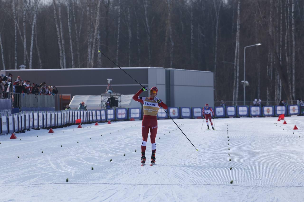 Александр Большунов стал чемпионом России по лыжным гонкам в Казани  Спортсмен, представляющий с текущего сезона Татарстан, победил в скиатлоне  10+10км   46:30.2 . Поздравляем!