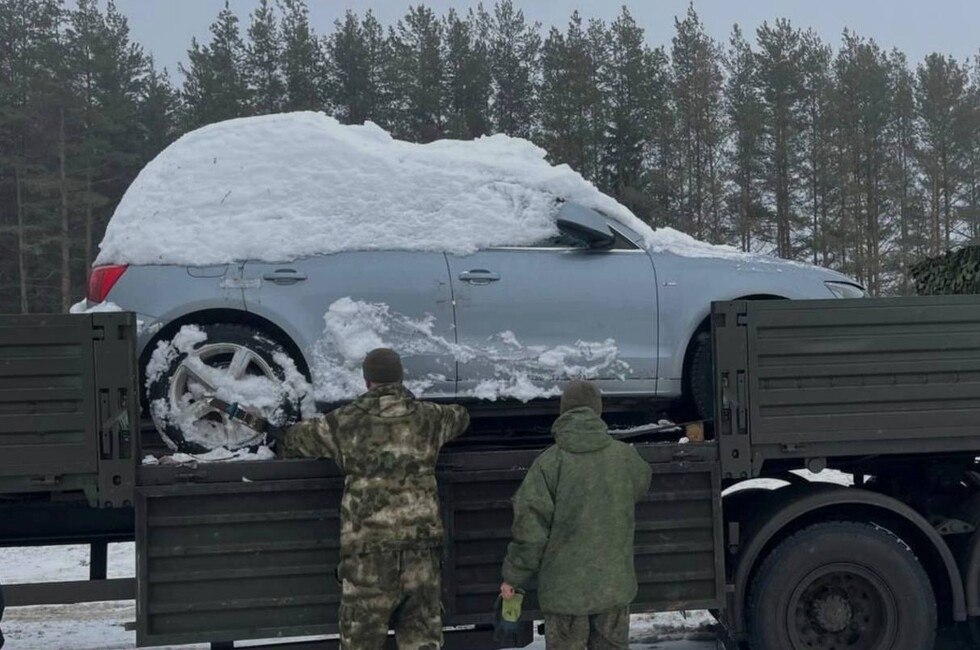 Конфискованные авто нетрезвых водителей Удмуртии отправили на нужды СВО  ДАН:    Написать в чат-бот  Суд Воткинска признал виновными сразу семерых местных жителей за вождение в нетрезвом виде. Им назначено уголовное наказание в виде обязательных работ с конфискацией транспортных средств.  Военнослужащим в зоне СВО теперь будут переданы Audi Q5, Газ-31105, Hyundai Solaris, ВАЗ-21093, Лада Приора, Opel Astra, Лада 4×4.  Читать полностью