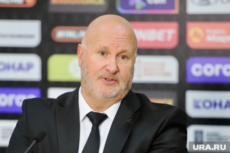 Главный тренер ХК Трактор Бенуа Гру покидает команду Он уведомил об этом руководство хоккейного клуба Источник URA RU подтвердил эту информацию По данным инсайдеров причиной стали семейные обстоятельства В клубе пытаются уговорить специалиста остаться В прошлом году Бенуа Гру довел команду до финала Кубка Гагарина Подписаться на URA RU мы в MAX