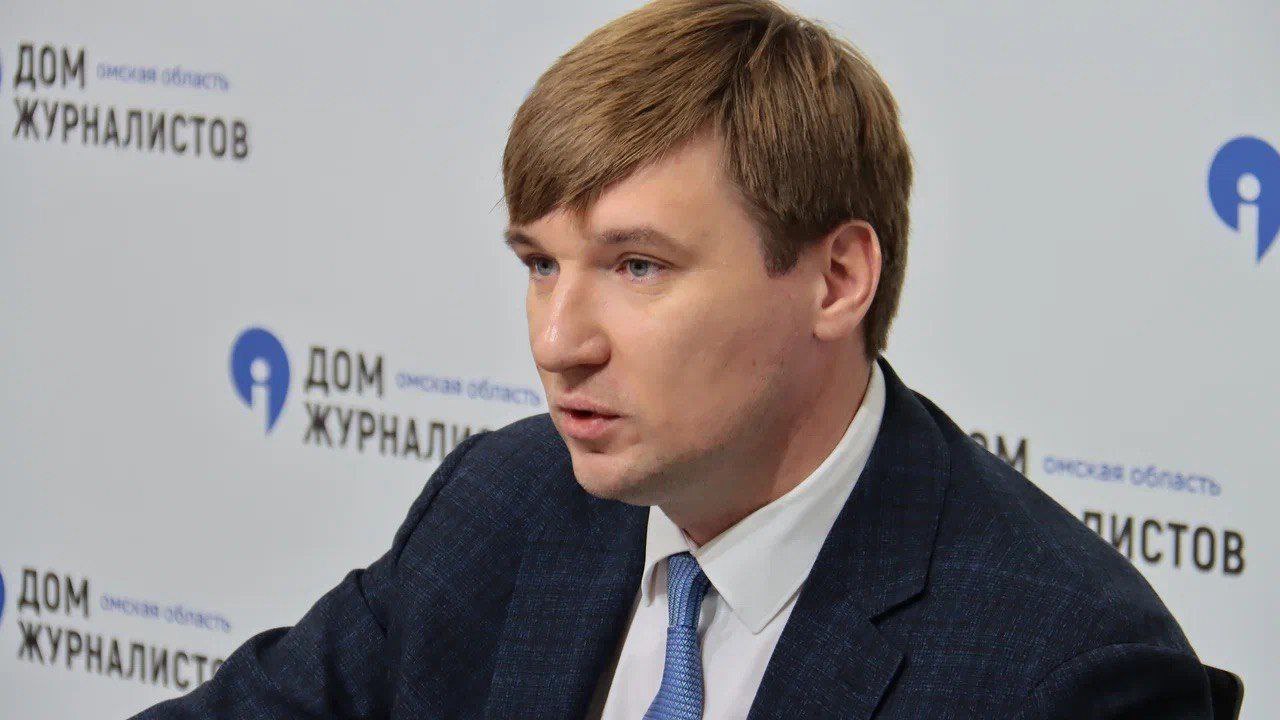 Вице-мэром Омска стал бывший замминистра внутренней политики Киселев Мэр Омска Сергей Шелест объявил о назначении Антона Киселева на должность своего заместителя и директора департамента общественной безопасности городской администрации. – Он много лет служил в правоохранительных органах, работал в энергетике, до последнего времени занимал пост первого заместителя министра внутренней политики Омской области, – рассказал мэр. Шелест добавил, что перед Киселевым поставлены серьезные задачи: развитие сотрудничества с правоохранительными и контрольно-надзорными органами, всемерная помощь участникам специальной военной операции, а также их семьям, организация работы с добровольцами.