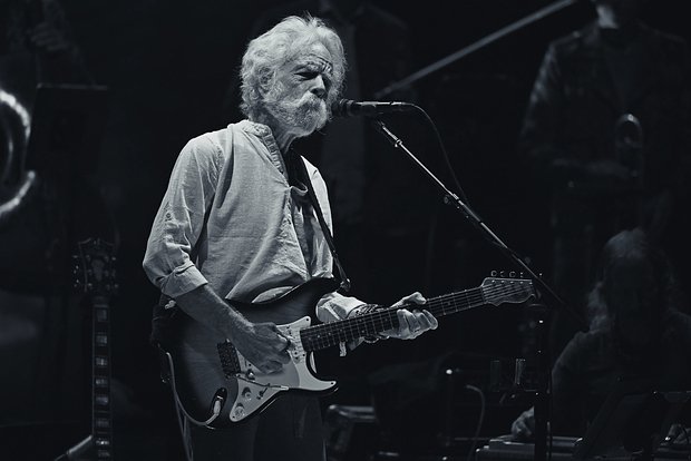 Умер Боб Вейр гитарист и сооснователь Grateful Dead Мужчина скончался в возрасте 78 лет после борьбы с онкологией На официальном сайте музыканта сообщается что он мирно ушел из жизни в окружении близких НМШ