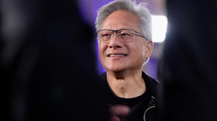 Рыночная стоимость NVIDIA преодолела отметку в 4 5 триллиона долларов Во вторник акции компании NVIDIA поднялись почти на 3 установив новый исторический максимум В итоге NVIDIA стала первой корпорацией чья рыночная капитализация достигла отметки в 4 5 триллиона долларов investing