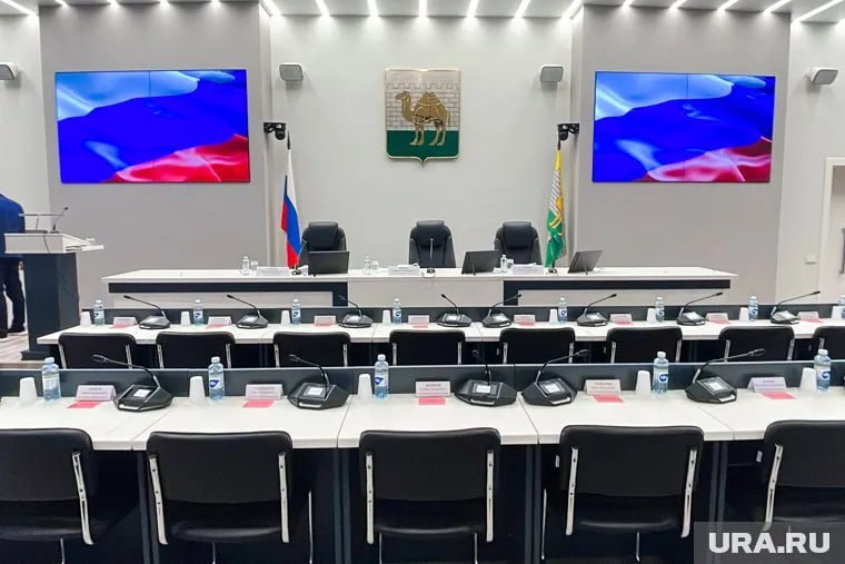 Поселки Западный и Пригородный включили в границы Челябинска Два пригородных поселка из Сосновского района, Западный и Пригородный, включены в границы города Челябинска. Соответствующие изменения приняты в Устав Челябинска на сегодняшнем заседании гордумы. Решением всех проблем будет заниматься новый отдел в администрации Центрального района Челябинска. А интересы горожан будут представлять депутаты, избранные в городскую думу по партийным спискам.