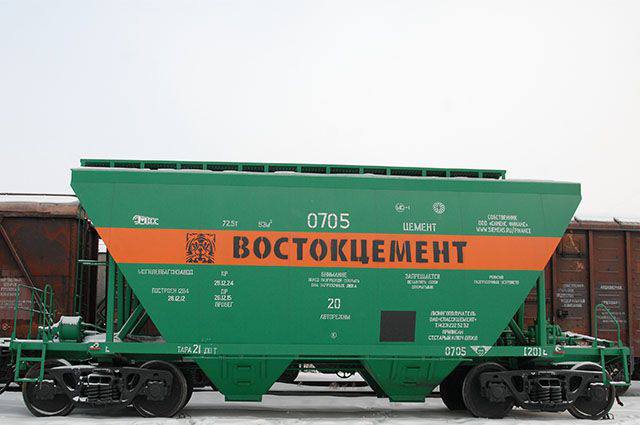 Группа Востокцемент семьи Пушкаревых перешла в собственность государства Основные активы экс главы Владивостока Игоря Пушкарева включая группу Востокцемент национализированы Холдинг объединяет три цементных завода и четыре предприятия по добыче сырья суммарно производящие более 4 миллионов тонн цемента в год До перехода в госсобственность 50 компании принадлежало сыну Пушкарева Павлу остальные доли бывшим топ менеджерам Управлять Востокцементом продолжает Андрей Пушкарев также возглавляющий холдинг ранее зарегистрированный на Кипре Реклама Подписывайтесь на NEWSVL