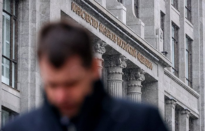 Минфин предлагает отменить льготный тариф страховых взносов для малого и среднего бизнеса в торговле стройке добыче Для них предлагается установить общие тарифы 30 до предельной базы 2 759 млн рублей в 2025г и 15 свыше базы говорится в пресс релизе Минфина Для приоритетных отраслей МСП обработка производство транспорт электроника и др сохраняется пониженный тариф страховых взносов в 15 с зарплат выше 1 5 МРОТ Фото Евгений Мессман ТАСС interfaxonline