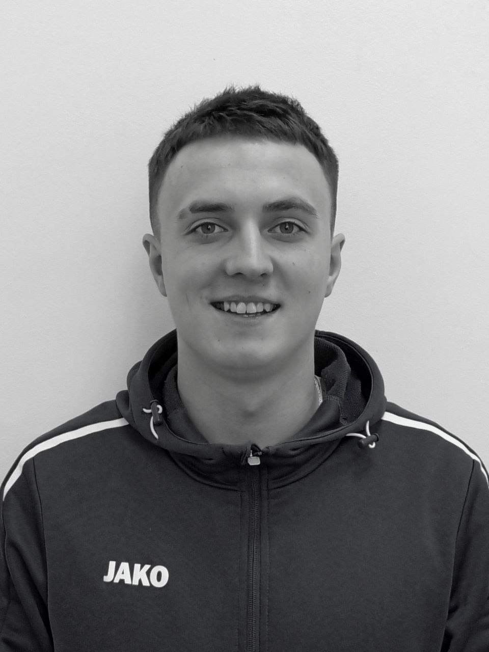 Бывший футболист Шинника умер в 32 года Бывший полузащитник Шинника Иван Зынин умер на 33 м году жизни Об этом сообщается в телеграм канале ярославского клуба из Первой лиги Причины смерти Зынина не уточняются Выражаем глубокие и искренние соболезнования родным и близким Ивана Николаевича Ярославский футбол понес большую утрату говорится в сообщении На счету Зынина который является воспитанником ярославской команды три матча за Шинник в ФНЛ в сезоне 2014 15 После завершения игровой карьеры он занимал пост тренера в академии Шинника Шинник Подписаться на РБК Спорт