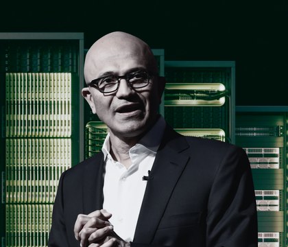 Глава Microsoft заявил о простое ИИ ускорителей NVIDIA из за нехватки электроэнергии Генеральный директор Microsoft Сатья Наделла заявил что компания больше не может подключать новые ИИ видеокарты NVIDIA из за нехватки энергии и физического пространства в дата центрах По его словам часть чипов уже впустую лежит на складах Глава Microsoft пояснил что главная проблема индустрии сегодня заключается не в нехватке GPU а в энергетическом лимите