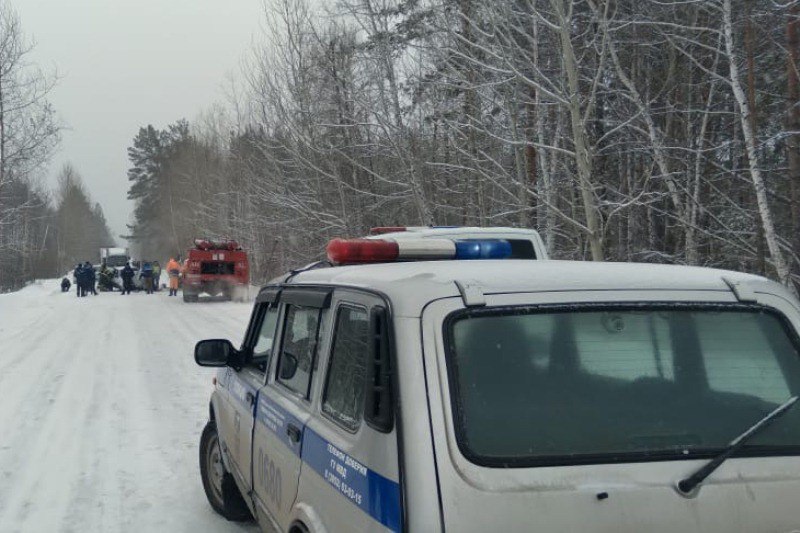 Трое погибли, двое пострадали в серьёзной аварии на алтайской трассе  Предварительно установлено, что Водитель автомобиля ВАЗ-21099 ехал по дороге «Волчиха — Новоегорьевское» в Алтайском крае. При попытке обгона он столкнулся с Renault Logan, сообщили в региональном управлении МВД.  Погибли два человека, ехавшие в ВАЗе, и один — в иномарке. Ещё двое пострадали.  Подписаться  Прислать новость  Помочь бустами