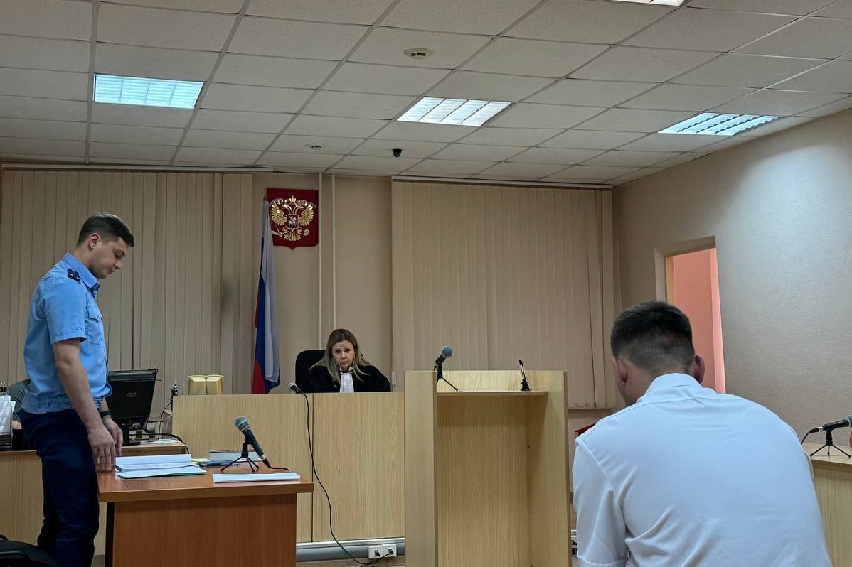 В Златоусте по результатам прокурорской проверки возбуждено уголовное дело о мошенничестве при исполнении муниципального контракта Прокуратура г. Златоуста провела проверку соблюдения законодательства при исполнении муниципального контракта по содержанию кладбищ Златоустовского городского округа. Установлено, что в ноябре 2024 года директор ООО «Мегаполис», осуществляя работы по текущему содержанию кладбищ Златоустовского городского округа, указал завышенный объем работ по погрузке и перевозке грузов II класса, предъявив акты в оплате. Завысив объем выполненных работ, похитил из бюджета 220 тыс. рублей. Материалы прокурорской проверки направлены в следственный орган для решения вопроса о возбуждении уголовного дела. По результатам рассмотрения материалов прокурорской проверки в следственном отделе по городу Златоуст СУ СК России по Челябинской области в отношении директора ООО «Мегаполис» возбуждено уголовное дело по ч. 3 ст. 159 УК РФ мошенничество, совершенное лицом с использованием своего служебного положения . Судом в отношении обвиняемого избрана мера пресечения в виде запрета определенных действий. Ход расследования уголовного дела поставлен прокуратурой города на контроль. Сайт Тelegram ВК