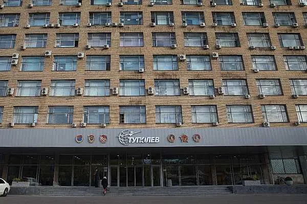 С Туполева постановили взыскать почти 12 млрд рублей в пользу Татнефти Арбитражный суд Татарстана полностью удовлетворил иск Татнефти к АО Туполев на общую сумму около 12 млрд рублей Об этом сообщает ТАСС со ссылкой на материалы картотеки арбитражных дел Иск удовлетворить полностью значится в картотеке по итогам рассмотрения дела Исковое заявление было подано в октябре 2025 года Согласно материалам дела ПАО Татнефть имени В Д Шашина требовало взыскать с АО Туполев 11 719 172 800 рублей неосновательного обогащения а также 276 122 975 рублей процентов с последующим их начислением aviaru net n295351 Оставайся в информационном потоке подпишись на наш канал в MAX