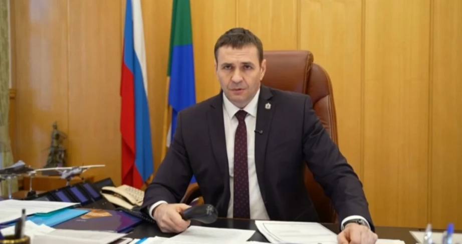 Дмитрий Демешин поручил выплатить cемьям погибших в пожаре на хабаровской ТЭЦ выплатят по 1 млн рублей Пострадавшие получат компенсацию в 500 тысяч рублей Сейчас погибшими на пожаре числятся два человека Среди пострадавших мужчина с сильными ожогами которого отвезли в реанимацию хабаровской больницы имени Владимирцева Врачи делают все чтобы стабилизировать его состояние Как уточнили в МЧС открытый огонь был ликвидирован в 17 40 а полностью пожар ликвидировали в 19 46 Хабаровскоп уже в MAX