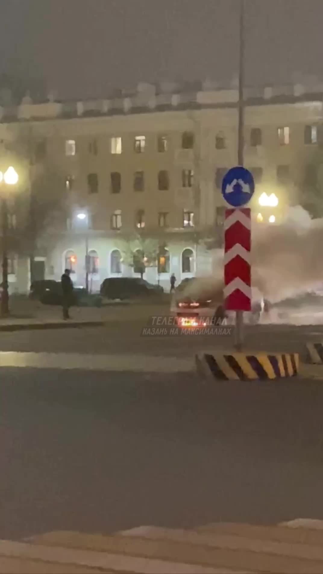 На площади Свободы в Казани потушили пожар в автомобиле