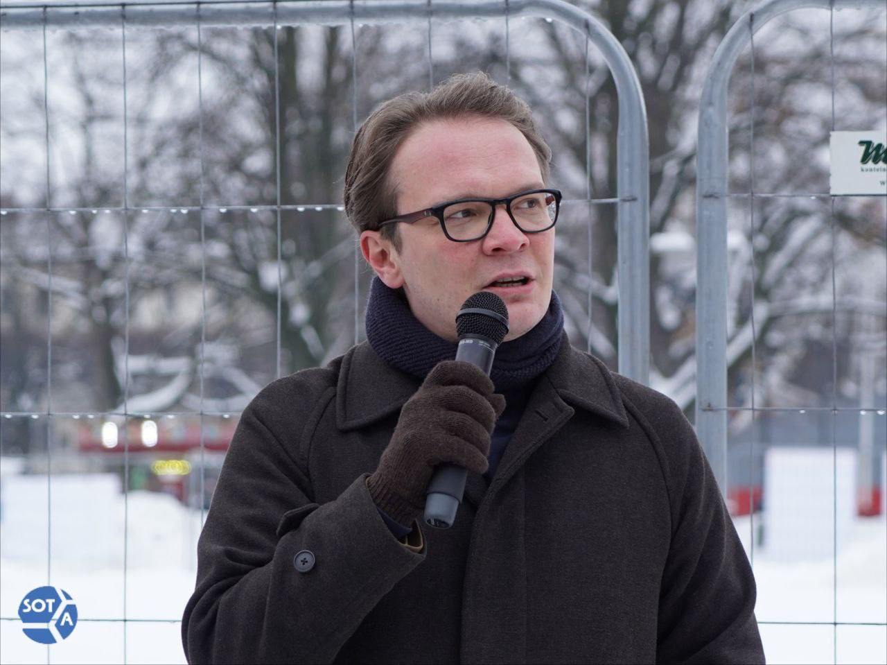 Кирилла Мартынова и Михаила Касьянова объявили террористами Росфинмониторинг обновил реестр террористов и экстремистов и внес в него Кирилла Мартынова Рядом с именем главреда Новой газеты Европа стоит звездочка что говорит о террористической мотивировке добавления Также в перечень по решению ведомства попал бывший председатель правительства России Михаил Касьянов тоже как террорист На архивном фото SOTAvision Кирилл Мартынов