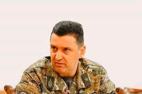 Сегодня Апелляционный уголовный суд созвал судебное заседание по делу экс-командующего Армией обороны Арцаха Джалала Арутюняна, причиной которого стал факт неполучения Арутюняном судебного акта, сообщает Pastinfo.   Представитель правопреемников потерпевших Липарит Симонян на своей странице в Facebook пишет:  "Стало очевидно, что обвиняемый намеренно не получил судебный акт, и цель состоит в том, чтобы истек срок давности, и избежать отбывания наказания. Апелляционный суд дважды пытался передать ему решение по почте и один раз лично в руки, но факт в том, что он его не получил.  По оценке суда, учитывая также то обстоятельство, что он был проинформирован и не явился на сегодняшнее судебное заседание, а также ему было известно, что судебный акт ему присылают и он его не получает, действия Джалала Арутюняна были расценены как злоупотребление правом".  Напомним, что Арутюнян приговорен к 5,5 годам лишения свободы по обвинению в халатности, приведшей к гибели 20 военнослужащих во время 44-дневной войны.