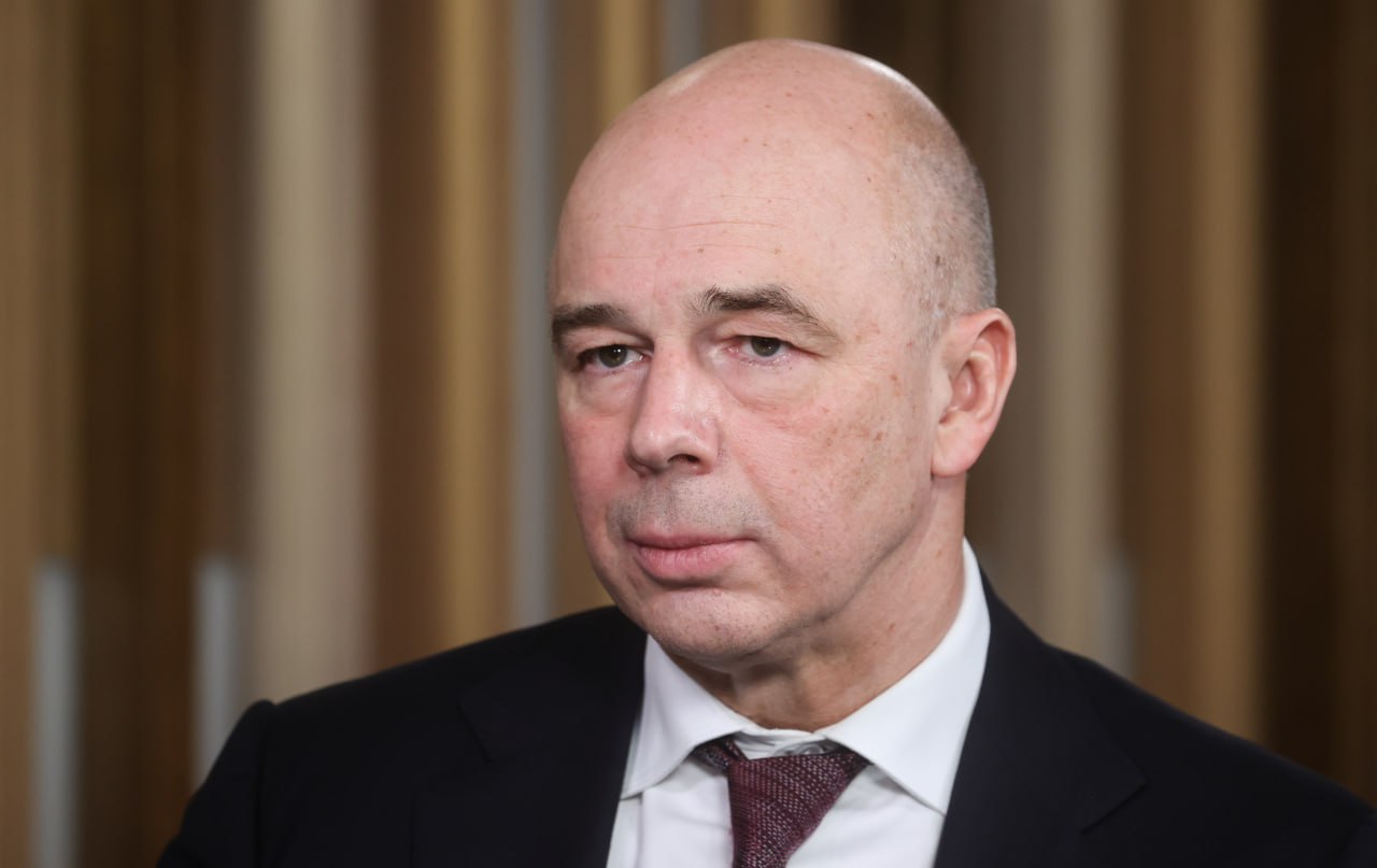 Увеличивать налоговую нагрузку на нефтяные компании нецелесообразно, заявил министр финансов РФ Антон Силуанов "На наш взгляд, сегодня параметры налогообложения нефтяных и нефтегазовых компаний отработаны с отраслью, менять их сегодня нет нужды", - сказал он