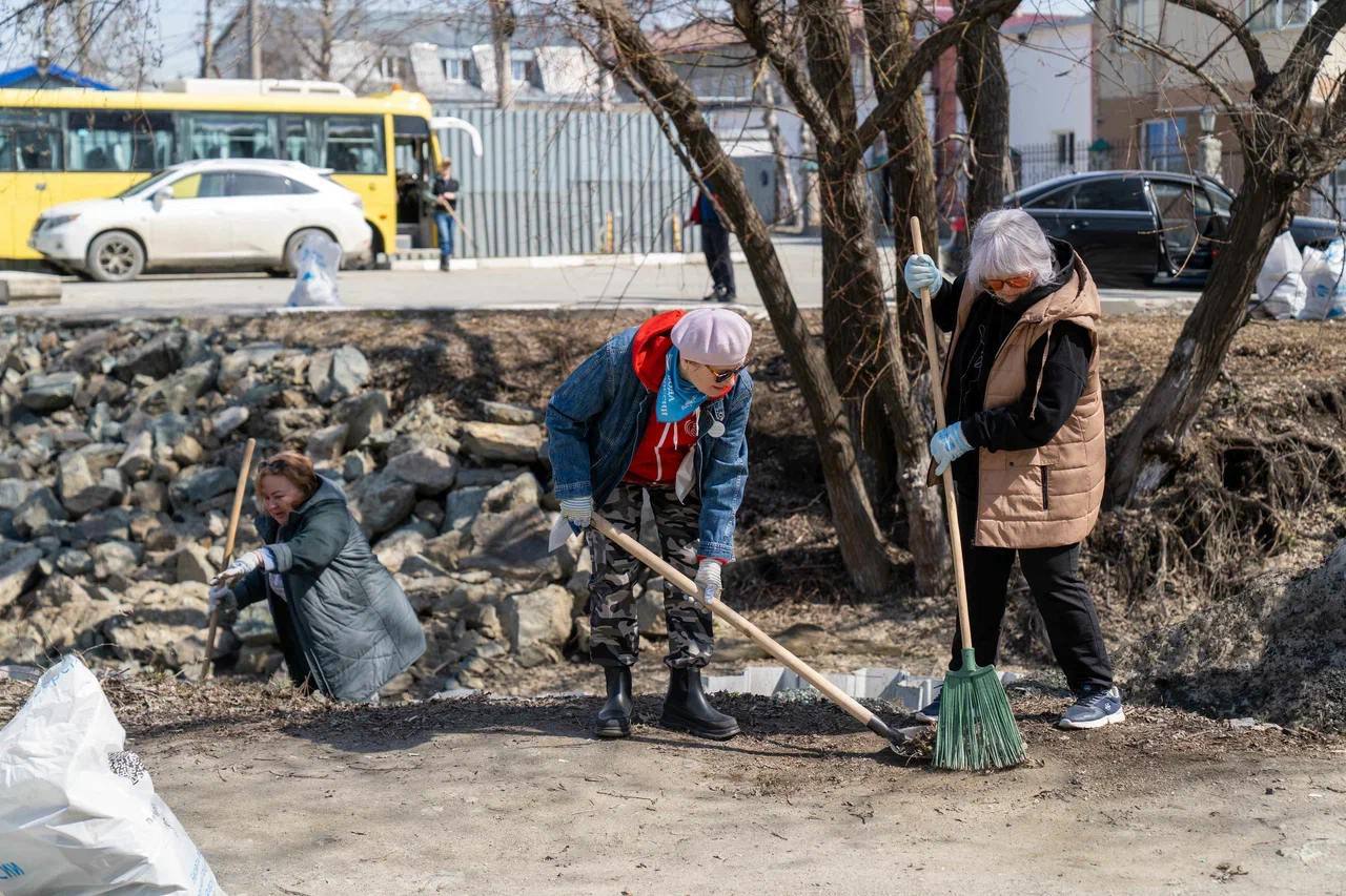 Активисты убрали берега Сусуи и Рогатки в Южно-Сахалинске За два дня акции «Вода России» удалось собрать 25 кубометров мусора. благодарит всех, кто принял участие в субботнике. ——— : Прислать нам новость: