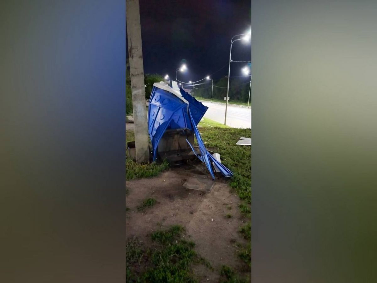 Трое мужчин взорвали биотуалет в Воронеже Вечером 25 июня группе мужчин чем-то не понравился туалет, расположенный у дома №101 по улице Антонова-Овсеенко. Как итог, вандалы решили просто взорвать объект. ↗ Прислать новость Подписаться