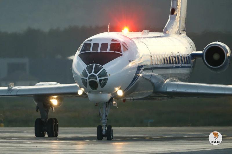 В аэропорту Челябинска отменили рейс в Москву Самолет авиакомпании «Аэрофлот» должен был отправиться в столицу сегодня в 06:05. Однако рейс в аэропорт Шереметьево отменили. Еще три самолета отправились в Москву из Челябинска с опозданием в несколько часов. Ночью аэропорт Шереметьево вводил ограничения на прием и отправку рейсов. По словам мэра столицы Сергея Собянина, за ночь силами ПВО были сбиты более 30 беспилотников, летевших на Москву.