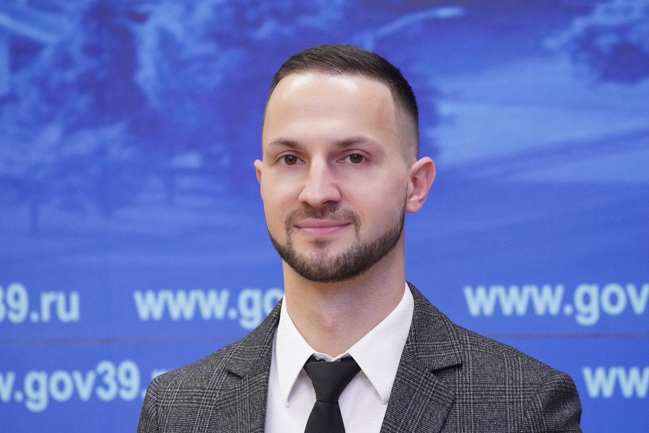 Домашний арест главы калининградского Фонда капремонта Олега Туркина не стали продлевать В июне 2024 года Туркина отправили под домашний арест по подозрению в растрате Следователь попросил продлить арест до 19 сентября 2025 года из-за сложности уголовного дела. Защита была против, так как стадия ознакомления с материалами дела уже наступила. Кроме того, во время предварительного расследования Туркин не совершал действий, препятствующих работе органов, и добровольно сдал загранпаспорт Суд посчитал, что сама по себе тяжесть преступления — не основание для дальнейшего домашнего ареста, а у следователей было достаточно времени для сбора доказательств. Для обвиняемого предложили выбрать более мягкую меру пресечения Подписаться Прислать новость