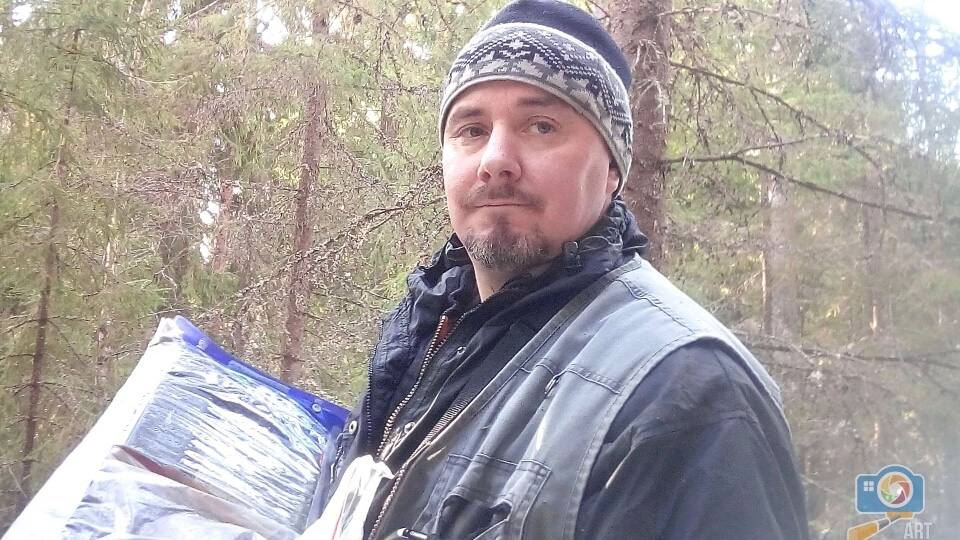 Во Владимирской области трагически погиб спортивный картограф Константин Токмаков По предварительным данным, трагедия произошла 20 апреля. На мужчину якобы напали, когда он рисовал карту в одном из лесов. Его жестоко избили, а тело бросили на месте. Подписаться Написать в редакцию