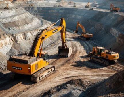 Из за истощения минерально сырьевой базы на Колыме существенно снизилась добыча серебра За 9 месяцев 2025 года в Магаданской области добыто 215 6 тонн серебря что на 106 7 тонны на 33 ниже аналогичного периода прошлого года Снижение производства драгоценных металлов отмечается у группы предприятий акционерного общества Полиметалл УК обеспечивающей около 98 добычи серебра в области и обусловлено истощением минерально сырьевой базы и ухудшением качества перерабатываемой руды Отмечается снижение среднего содержания серебра на крупнейшем золотосеребряном месторождении России Дукат завершена отработка запасов на месторождении Приморское Прогноз социально экономического развития Магаданской области на 2026 год и на плановый период 2027 и 2028 годов в редакции Постановления Правительства Магаданской области от 28 11 2025 г 603 пп