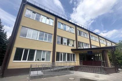 В Светлодарске восстановлена поликлиника при центральной городской больнице В ДНР продолжаются работы по восстановлению и капитальному ремонту объектов здравоохранения, что позволит жителям получать медицинскую помощь в современных условиях. Обновленная поликлиника в Светлодарске готова ежедневно принимать до 500 пациентов. Об этом сообщил заместитель председателя Правительства Марат Хуснуллин.