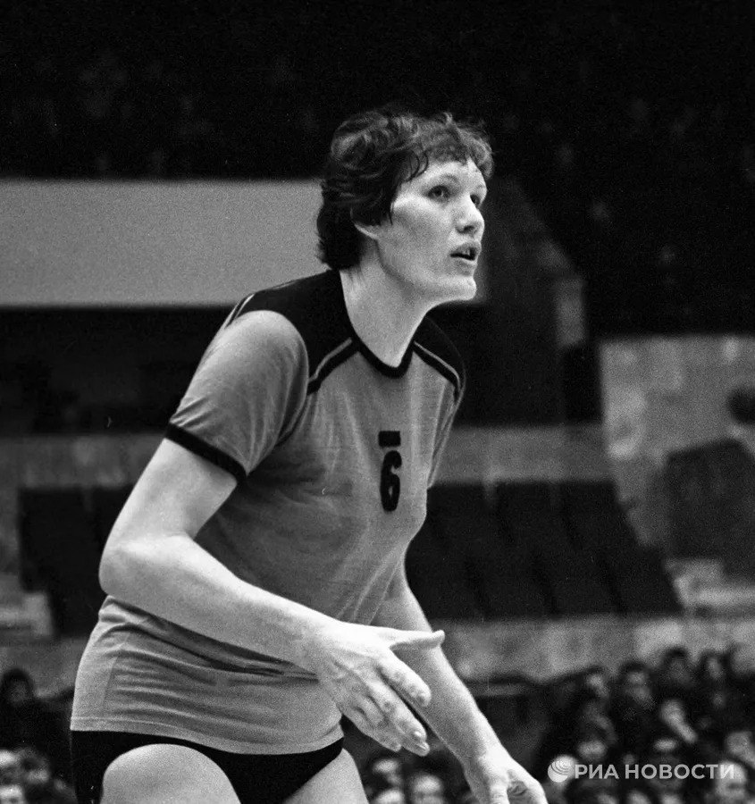 Умерла двукратная олимпийская чемпионка по баскетболу в составе сборной СССР Ульяна Семенова сообщается на странице Латвийской ассоциации баскетбола в соцсети Х Ей было 73 года Семенова становилась победительницей Олимпийских игр 1976 года в Монреале и 1980 года в Москве В 1993 году она стала первой спортсменкой не из США включенной в Международный зал баскетбольной славы в 1999 м она была включена в Женский зал баскетбольной славы в 2007 году вошла в Зал славы Международной федерации баскетбола Подписывайтесь на РИА Новости Спорт в MAX