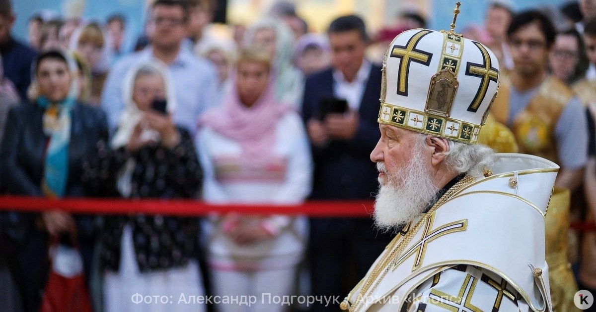 Патриарх Кирилл напомнил о существовании понятия изменник Родины В России обязателен общенациональный консенсус по вопросам связанным с возможностью существования государства Тем кто выпадает из него следует помнить о существовании понятия изменник Родины Об этом заявил Патриарх Московский и всея Руси Кирилл сообщает ТАСС в среду 7 января Если говорить об общенациональном консенсусе то это невероятно сложно ещё и потому что действительно если каждый человек может отличаться от другого человека то понятно что в масштабах страны ну очень сложно достигать какого то консенсуса Но есть понятия которые связаны с самой способностью и возможностью государства существовать Вот вокруг этих идей этих понятий всенепременно должен быть общественный консенсус Если кто то выпадает из этого консенсуса то есть такое определение изменник Родины со всеми вытекающими отсюда юридическими последствиями сказал предстоятель РПЦ Подробнее в нашем материале
