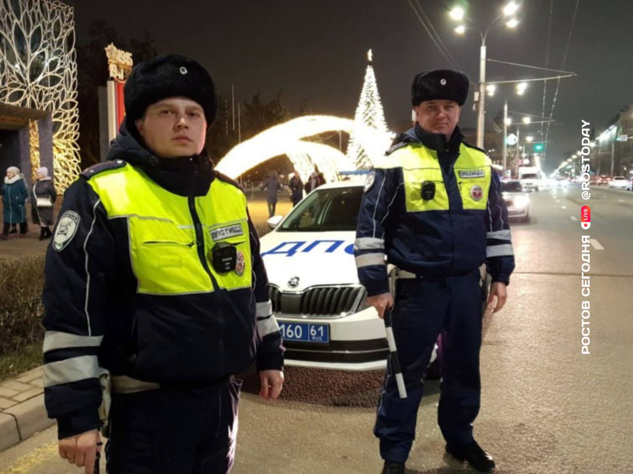 В Ростовской области порядок во время зимних праздников будут обеспечивать свыше 4,7 тысячи сотрудников полиции, Росгвардии, казачьих и народных дружин, а также частных охранных организаций.  На дорогах за безопасностью проследят более 280 сотрудников Госавтоинспекции.    Это Ростов, подпишись