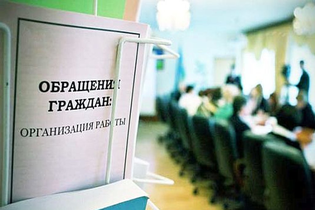 Руководитель районной больницы привлечен к административной ответственности за нарушение порядка рассмотрения обращения  Прокуратура Красногвардейского района провела проверку исполнения законодательства о порядке рассмотрения обращений граждан.  Установлено, что в государственное бюджетное учреждение здравоохранения Ставропольского края «Красногвардейская районная больница» обратился местный житель по вопросу обеспечения лекарственными средствами.  Вопреки требованиям закона, исполняющим обязанности главного врача больницы не обеспечено своевременное рассмотрение обращения, в установленный срок ответ гражданину не направлен.  В этой связи по инициативе прокурора виновное должностное лицо привлечено к административной ответственности по ст. 5.59 КоАП РФ  нарушение установленного порядка рассмотрения обращений граждан  в виде штрафа в размере 5 тыс. рублей.  В результате вмешательства прокуратуры заявителю направлен ответ и предоставлены необходимые лекарственные препараты.