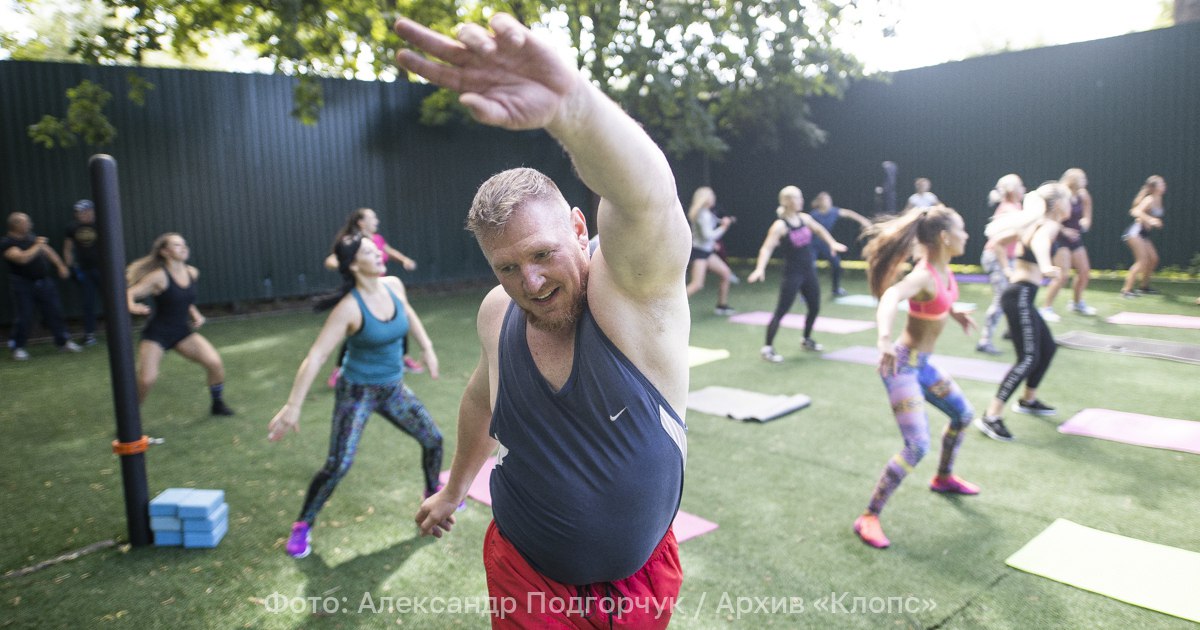Один на миллион в Калининградской области запустили программу Земский тренер Калининградская область в 2026 году присоединилась к федеральной программе Земский тренер Специалистам предоставят подъёмные в размере одного миллиона рублей об этом сообщили в региональном министерстве спорта Главная задача программы привлечь в города и посёлки региона специалистов в сфере физической культуры и спорта тренер преподаватель тренер преподаватель по адаптивному спорту инструктор методист инструктор по спорту инструктор по плаванию спортсмен инструктор и другие Всего в списке более 50 специальностей Подробнее читайте на Клопс   klops ru kaliningrad 2026 02 13 377901 odin na million v kaliningradskoy oblasti zapustili programmu zemskiy trener utm source telegram