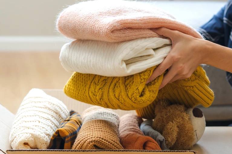 Фонд Большая перемена стал партнером проекта Курс добра С 1 декабря 2025 по 31 января 2026 года Т Банк будет удваивать пожертвования направленные в фонд Большая перемена в рамках инициативы Курс добра Проект каждые два месяца поддерживает новый благотворительный фонд Средства направят на создание 20 образовательных центров для детей и подростков в трудной жизненной ситуации Центры появятся в Ижевске Тюмени Тольятти и других городах и помогут детям учиться по индивидуальным программам и получать поддержку специалистов Инициатива призвана усилить долгосрочные проекты которые меняют жизнь уязвимых детей и их семей