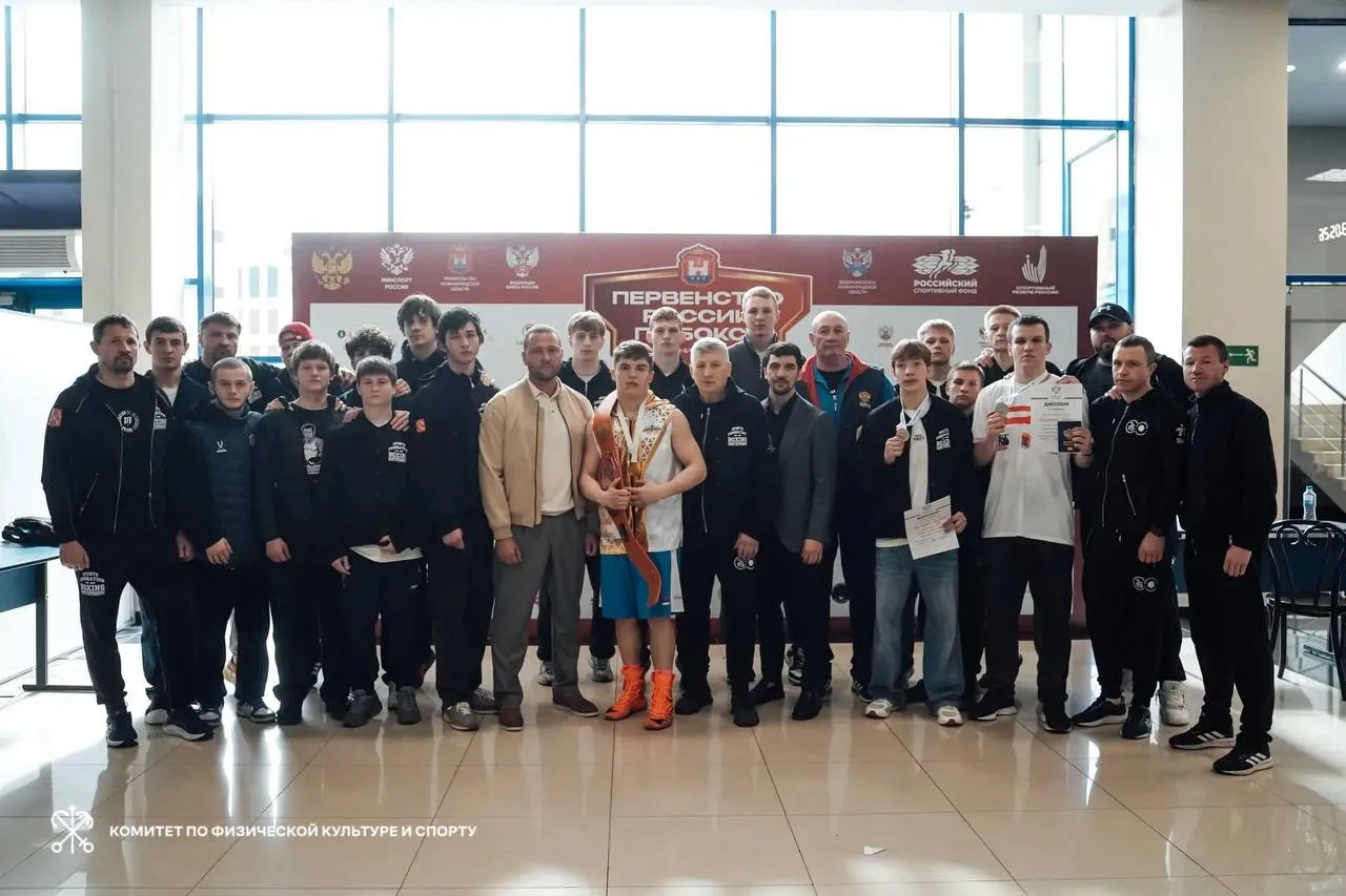 Вновь радуемся результатам петербургских боксеров На первенстве России в Калининграде наша сборная завоевала четыре медали Золото Егор Скареднев до 71 кг Серебро Ярослав Тимашев до 57 кг Серебро Кирилл Коршаков до 80 кг Бронза Евгений Бугрин 86 кг Тренеры сборной Петербурга Ринат Тришев и Юрий Клюшниченко Парни вы пушка