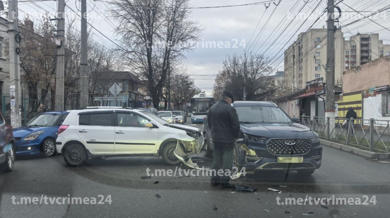 В Симферополе два «китайца» столкнулись на перекрестке  Авария произошла на перекрестке улиц Козлова и Краснознамённая. О пострадавших информации нет, подробности уточняются.  Крым 24