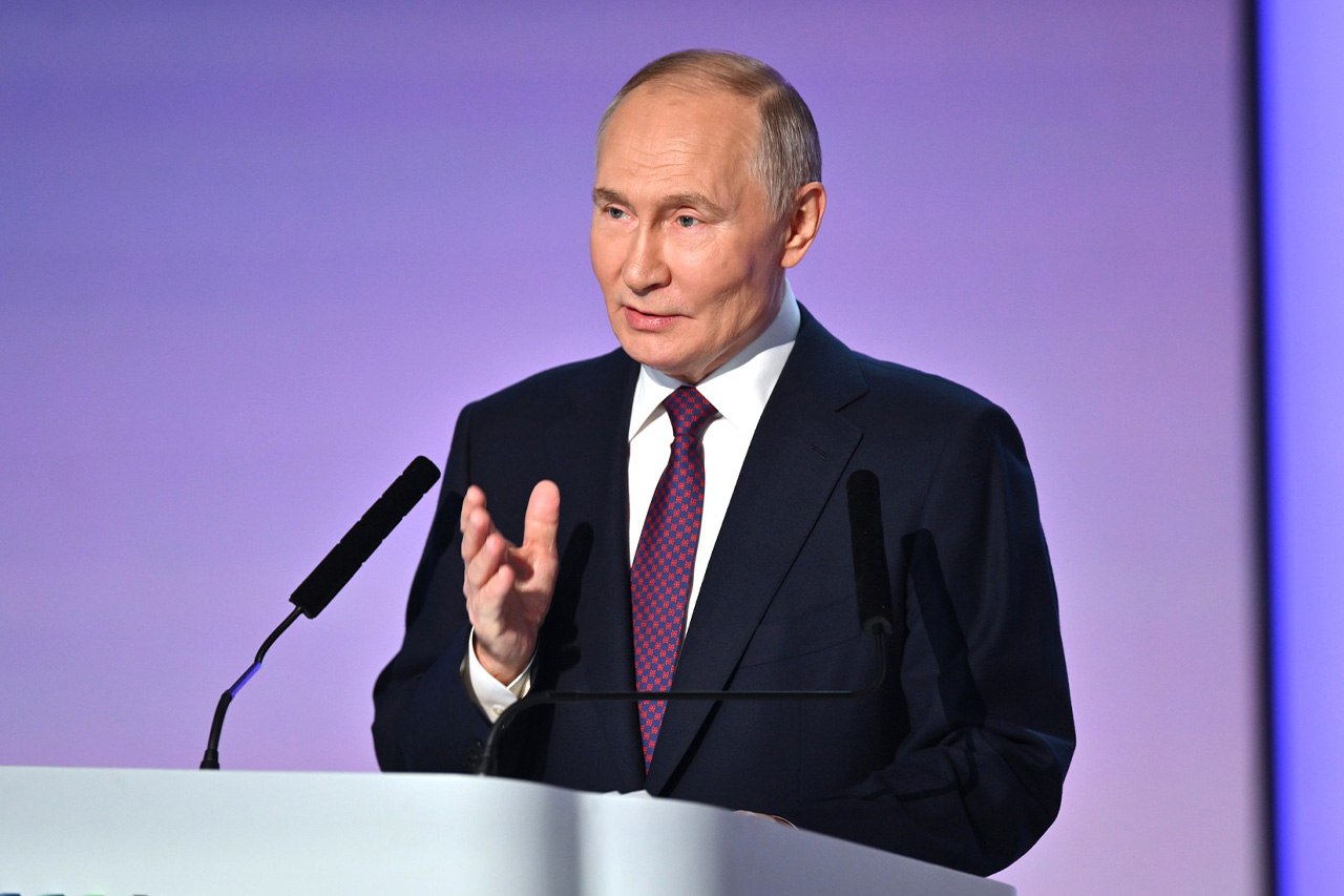 Путин посетил МФТИ о чем президент говорил со студентами МОСКВА 23 января ФедералПресс Президент России Владимир Путин в преддверии Дня студента посетил МФТИ в Долгопрудном Он встретился со студентами и выпускниками вуза обсудив с ними научное и технологическое развитие России Также глава государства лично поздравил молодых людей с праздником Подробнее