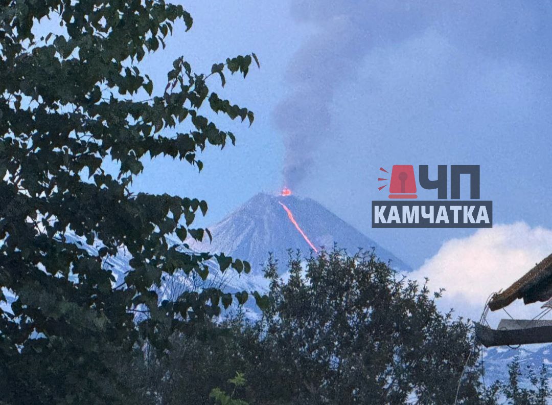 Пугающе красиво Кадрами извергающегося вулкана поделился с «ЧП Камчатка» подписчик. «Ключевская сопка прямо сейчас»