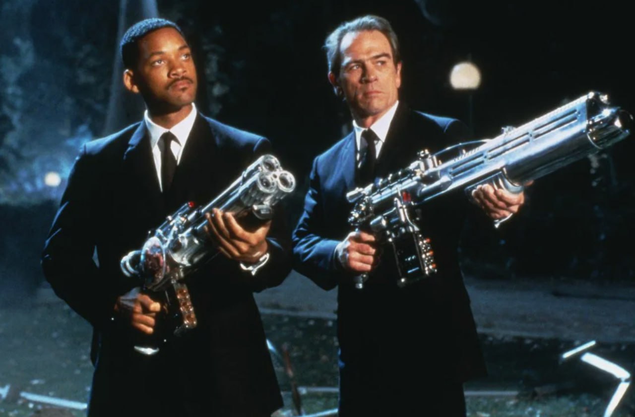 По Людям в черном выпустят новый фильм Об этом сообщили источники Deadline Сюжет к картине подготовит Крис Бремнер сценарист Плохих парней до конца Как только сценарий новых Людей в черном будет готов его планируют показать Уиллу Смиту который в оригинальной трилогии играл агента Джея Кинопоиск Новости