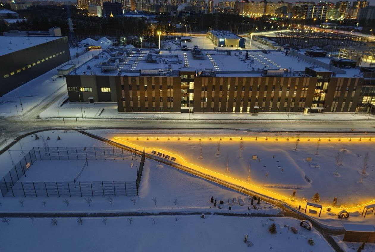 Александр Беглов Особая экономическая зона Санкт Петербург за 20 лет стала территорией инноваций и доказала свою эффективность Особая экономическая зона технико внедренческого типа Санкт Петербург отмечает сегодня 20 летие 18 января 2006 года Соглашение о её создании было подписано между Санкт Петербургом и Министерством экономического развития РФ Поздравление коллективу и генеральному директору АО ОЭЗ Санкт Петербург Тамаре Рондалевой направил губернатор Александр Беглов За прошедшие со времени основания годы Особая экономическая зона Санкт Петербург стала настоящей территорией инноваций доказала свою эффективность и обрела достойное место на инвестиционной карте города Здесь внедряются передовые технологии и разработки создаются высокопроизводительные рабочие места для петербуржцев Современные предприятия на основе достижений науки и техники выпускают продукцию обладающую значительными конкурентными преимуществами Подробнее на Официальном сайте Администрации Санкт Петербурга