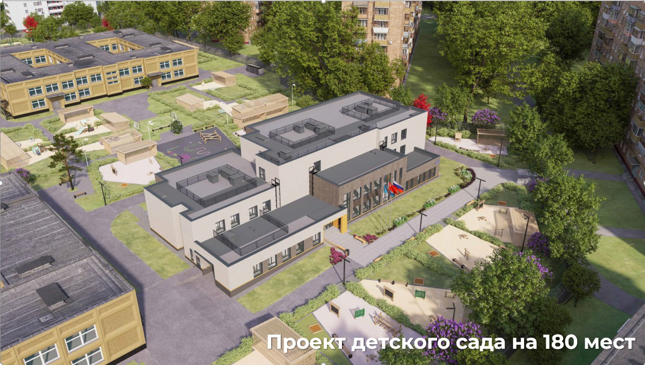 Строим в Реутове сразу два важных социальных объекта – школу на 750 мест и дошкольное отделение на 180. Проконтролировали ход строительства с председателем Московской областной Думы Игорем Юрьевичем Брынцаловым. Работы идут в соответствии с графиком. В настоящий момент строители армируют фундаментные плиты. Сдать объекты предполагается в 2026 году. В новых образовательных учреждениях будут созданы современные условия для обучения, воспитания и развития детей. Проектом предусмотрен универсальный спортивный комплекс, зеленые зоны для прогулок и игр. На строительной площадке также обсудили развитие всего микрорайона. «Перенос под землю линии электропередач, которая идет между ул. Комсомольской и МКАД, существенно расширит возможности по благоустройству прилегающих кварталов, - отметил Игорь Юрьевич. – Главное, чтобы территории развивались с учетом пожеланий и предложений жителей». На встречах и в обращениях горожане уже высказывают свои предпочтения: многие просят о дополнительных парковочных местах и зонах отдыха. Так же рассматриваем возможность строительства в микрорайоне храма Матроны Московской.
