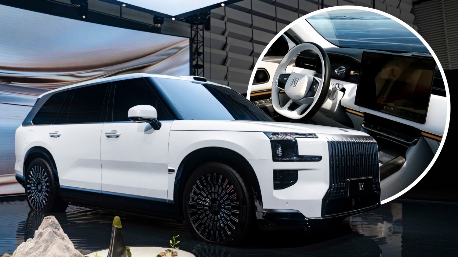 Zeekr представил самую большую автомобильную батарею в классе  Zeekr 9X получил гибридную силовую установку с самой большой в классе аккумуляторной батареей.   В конце августа в Китае начнутся предварительные продажи самого большого внедорожника бренда Zeekr — модели Zeekr 9X. Характеристики машины стали известны благодаря заявке, поданной в министерство промышленности и информационных технологий Китая. Запуск предварительных продаж стартует, как ожидается, на автомобильном салоне в городе Чэнду в конце августа.  Zeekr 9X получил гибридную сило...  Читать на сайте ИА «Бизнес код»  #Zeekr #Авто