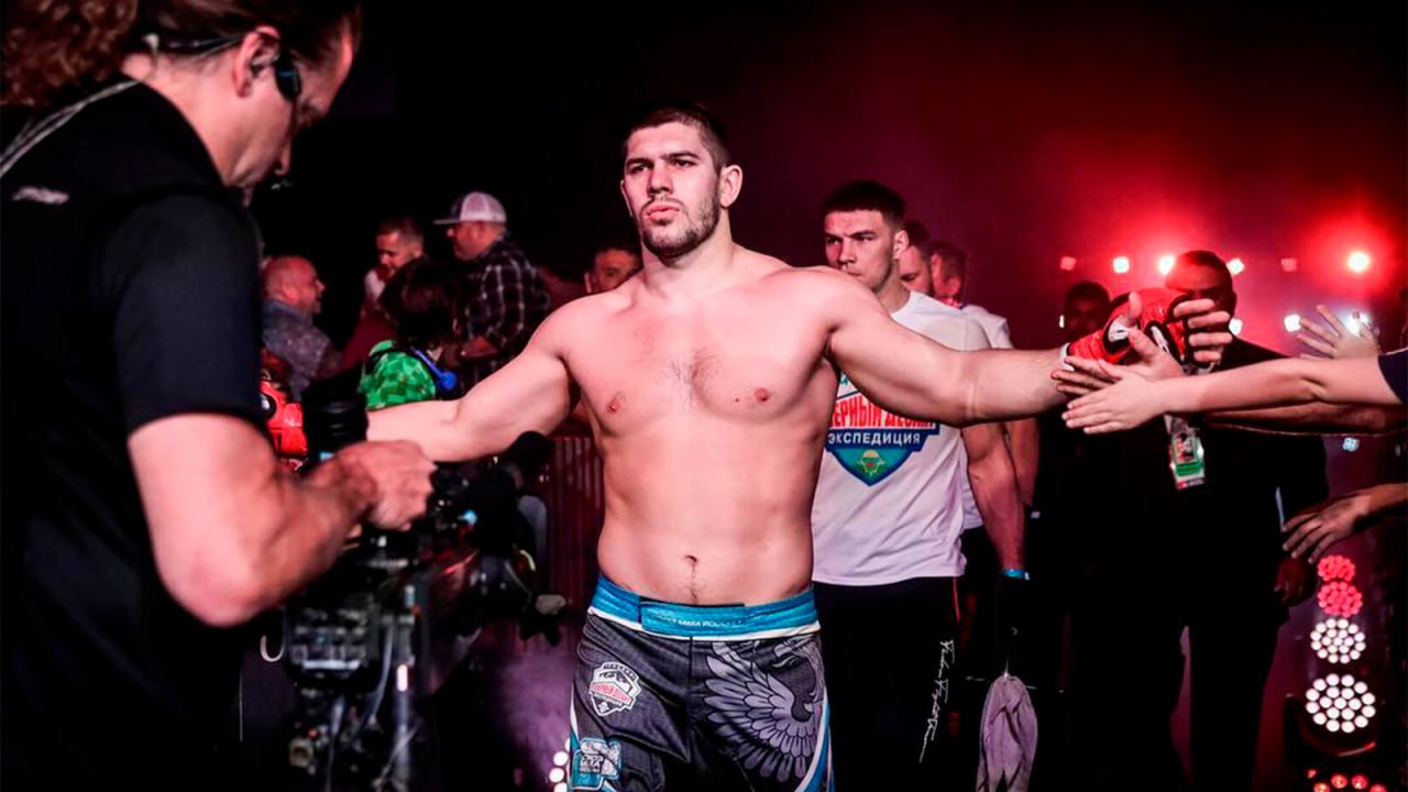 Экс боец Bellator и PFL Валентин Молдавский выиграл у Ивана Штыркова на турнире RCC Поединок продлился все три раунда и завершился победой Молдавского раздельным решением судей 29 28 28 29 30 27