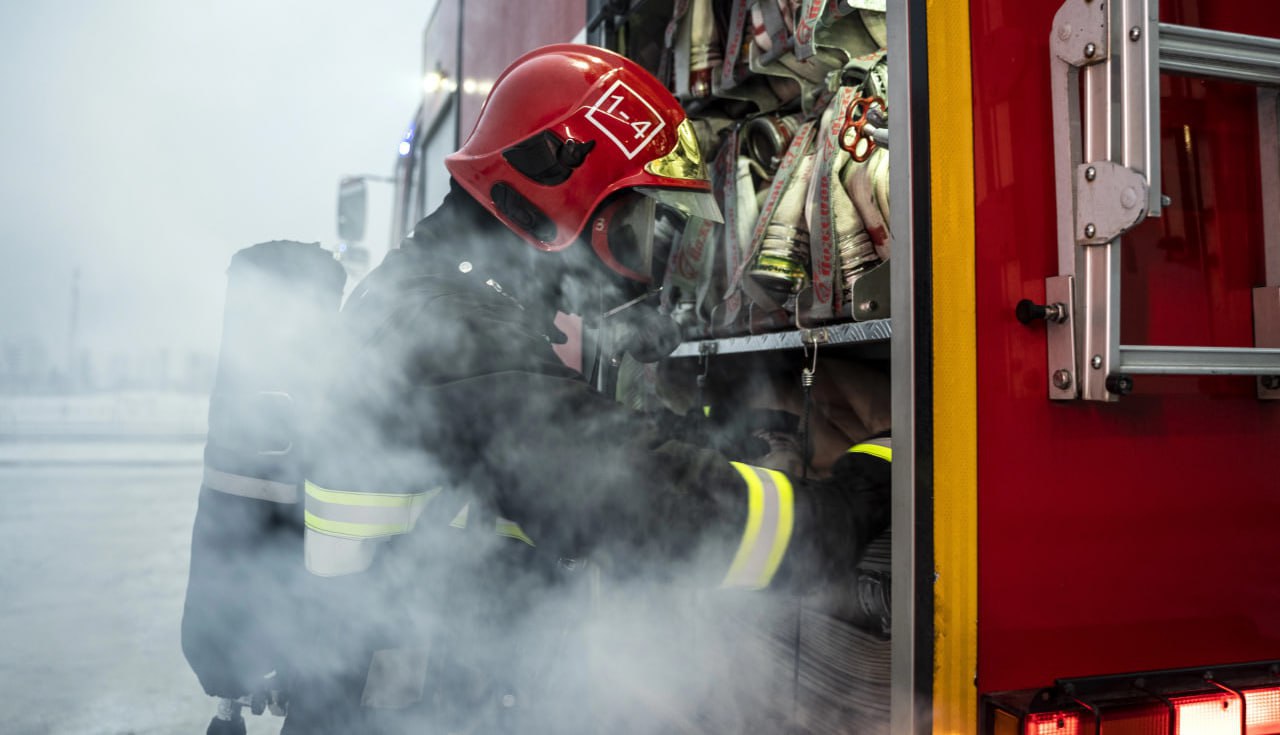 Общежитие загорелось на улице Туполева в Воронеже накануне 12 января Огонь вспыхнул в тамбуре и повредил счётчик Прибывшие на место сотрудники МЧС эвакуировали из здания 21 человека Пожар удалось потушить в течение 20 минут На месте работали девять человек и три единицы техники   vrn aif ru incidents fire spasateli evakuirovali 21 cheloveka iz goryashchego obshchezhitiya v voronezhe aifvrn