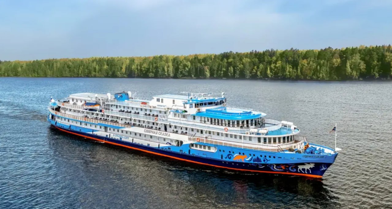 В мае впервые стартует круиз по Иртышу Курс на Омск Его запустят сразу после открытия навигации 2026 года Рейсы будут совершать на теплоходе Северная сказка из Ханты Мансийска до Омска Об этом рассказали в пресс службе полномочного представителя президента России в СФО Анатолия Серышева Согласно данным сервиса cruise ru минимальная цена за человека за такой круиз составит 187 790 рублей Люкс обойдётся более чем в 440 000 рублей В стоимость включены трёхразовое питание экскурсии развлекательная программа Длится путешествие 10 дней первый круиз запланирован на 11 мая А вы бы отправились в такой круиз Фото cruise ru Om1 Омск в MAX