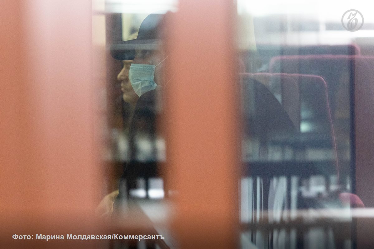 Свердловский областной суд приговорил к 16 годам колонии строгого режима Давида Жоржоладзе по прозвищу Грузин по обвинению в занятии высшего положения в преступной иерархии и другим уголовным статьям, передает корреспондент «Ъ-Урал» из зала суда. Его сообщнику Максиму Шатину суд назначил 12 лет колонии строгого режима. По версии следствия, Грузин координировал действия организованной группы и следил за кассой — «общаком». Кроме того, он совместно с Максимом Шатиным и Аббасом Гулиевым его дело выделено в отдельное производство вымогал средства у жителей Туринской Слободы. В вымогательствах, согласно обвинению, использовалось насилие, участники угрожали потерпевшим «вывезти их в лес», «утопить в реке».